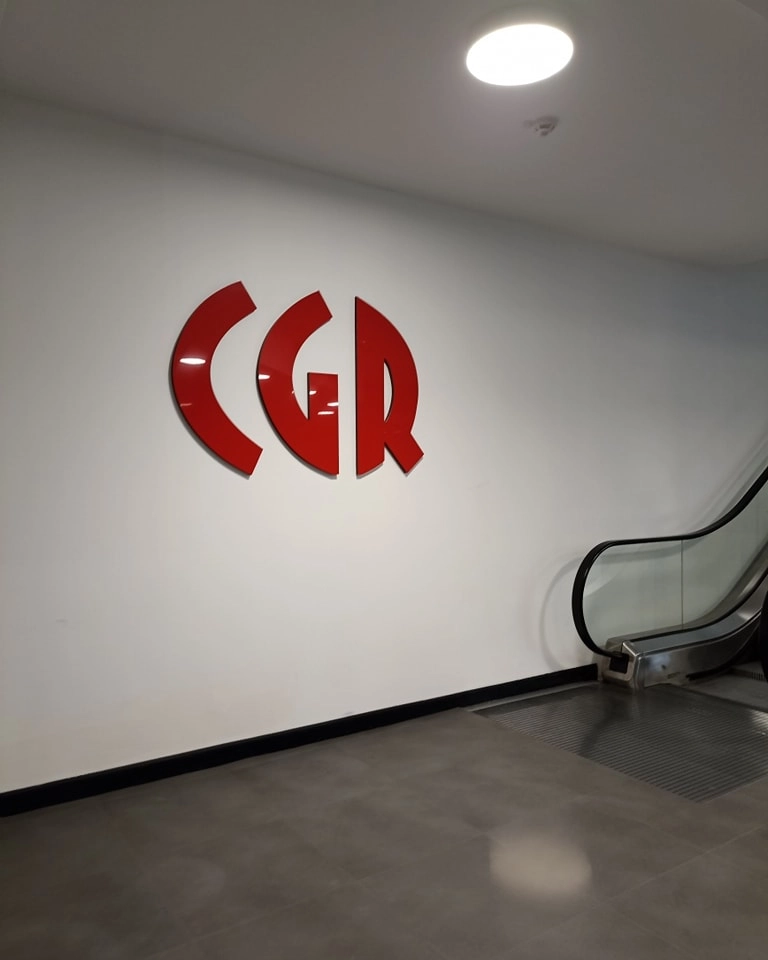 Peinture intérieure – mur blanc rénovation cinéma CGR – Ramboz Le Peintre – Cholet