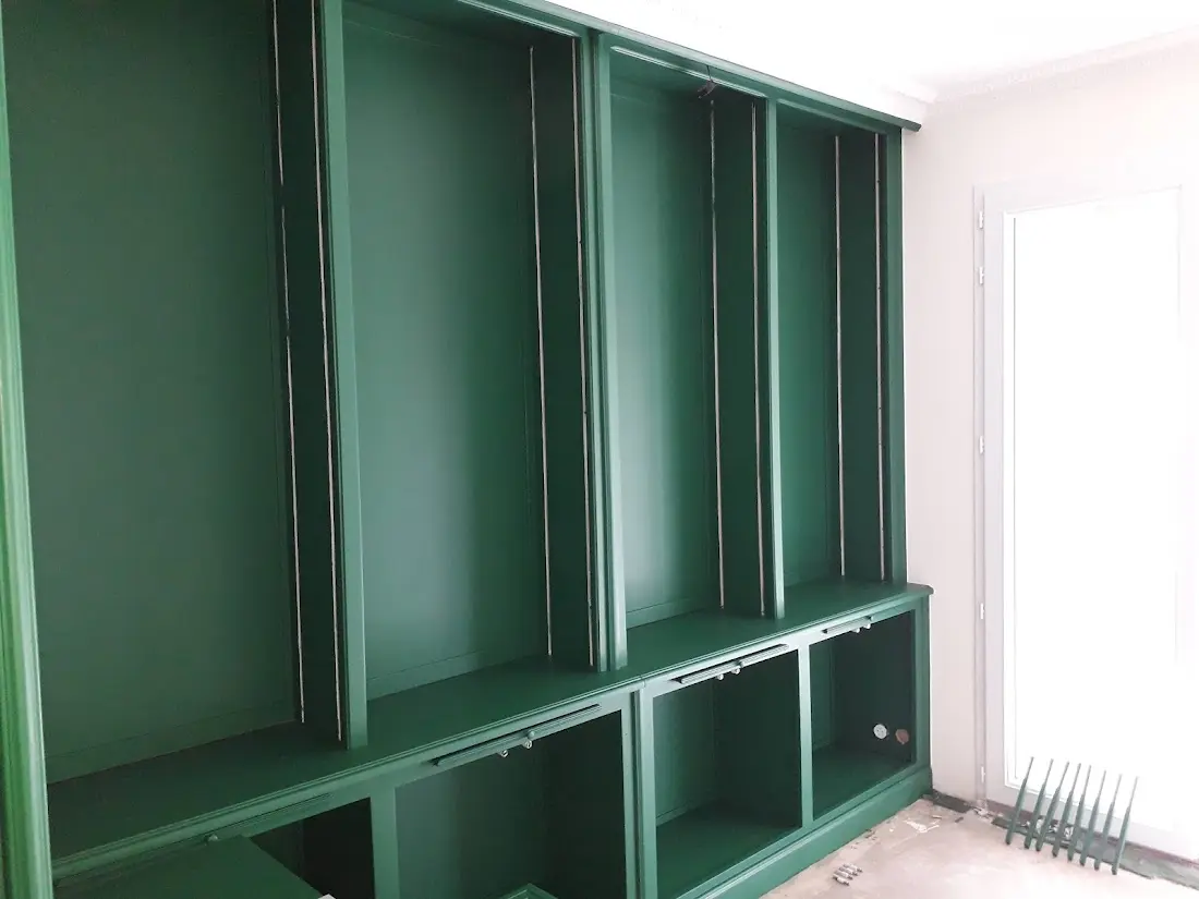 Peinture menuiserie – meuble sur mesure laqué vert – Ramboz Le Peintre – Cholet